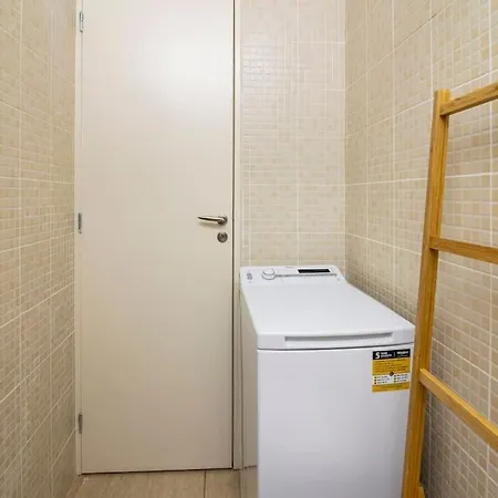 A-03. Next 2 Metro & Central Clinic. Renovated 2019! Apartment