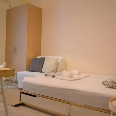 A-03. Next 2 Metro & Central Clinic. Renovated 2019! *