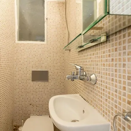 A-03. Next 2 Metro & Central Clinic. Renovated 2019! * Αθήνα